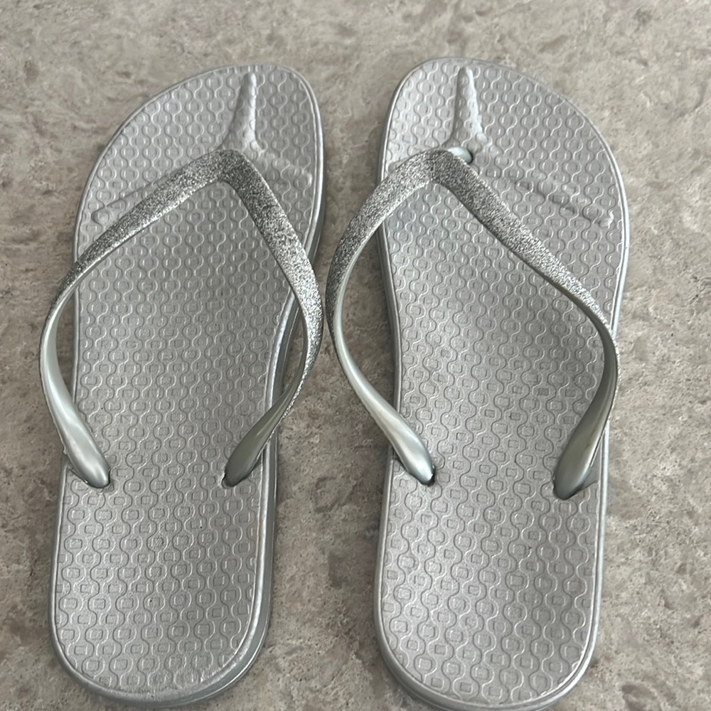 Women’s flip flops